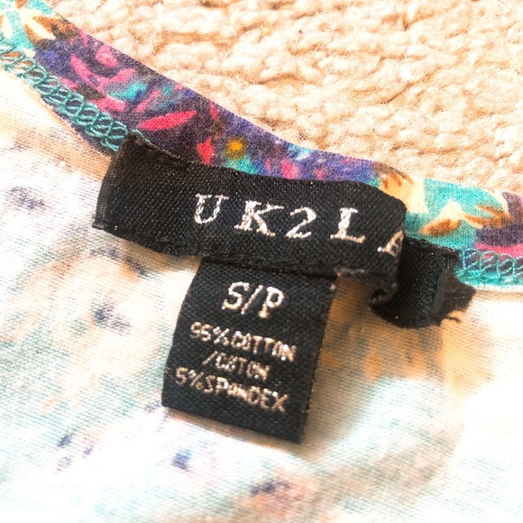 2/$15 ✨Crop top✨ - Picture 2 of 2